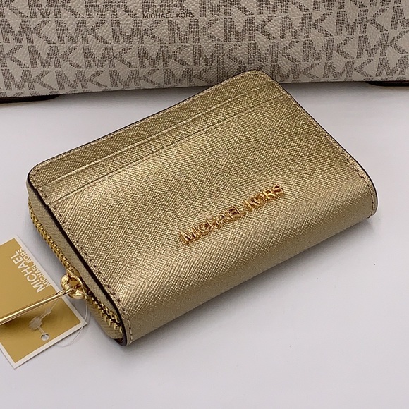 MICHAEL KORS JET SET TRAVEL MEDIUM ZIP AROUND CARD CASE PALE GOLD COLOR - Picture 3 of 11